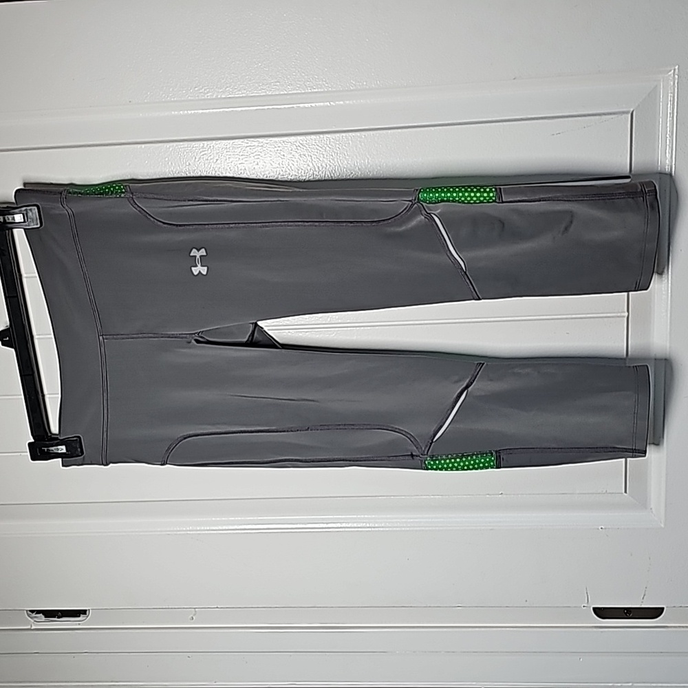 Under Armour sz sm heat gear compression run capris
